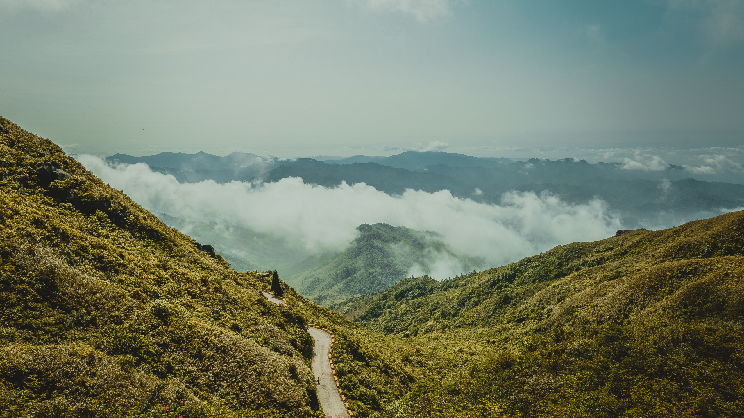 Mountainous Landforms, Mountain, Highland, Mountain Range, Valley. Wallpaper in 2560x1440 Resolution