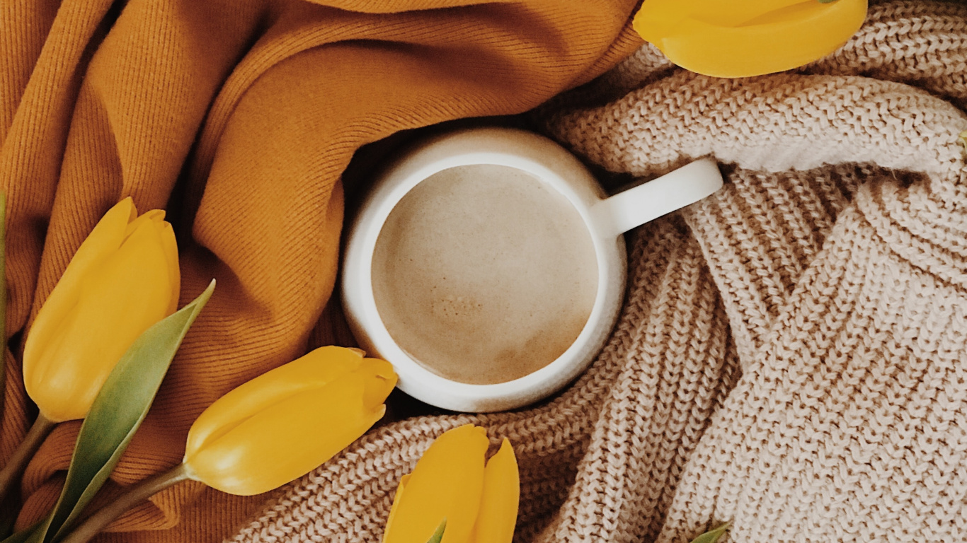 Taza de Cerámica Blanca Sobre Textil Amarillo. Wallpaper in 1366x768 Resolution