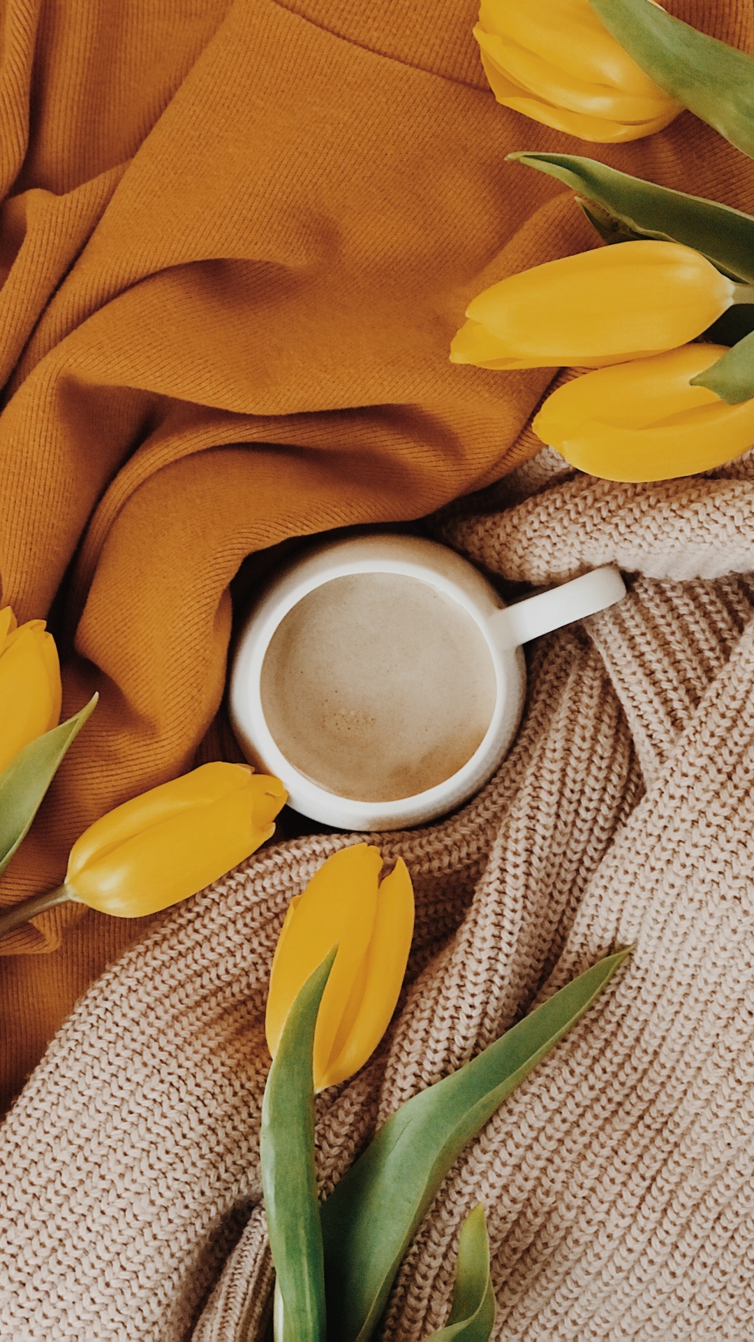 Mug en Céramique Blanche Sur Textile Jaune. Wallpaper in 1080x1920 Resolution