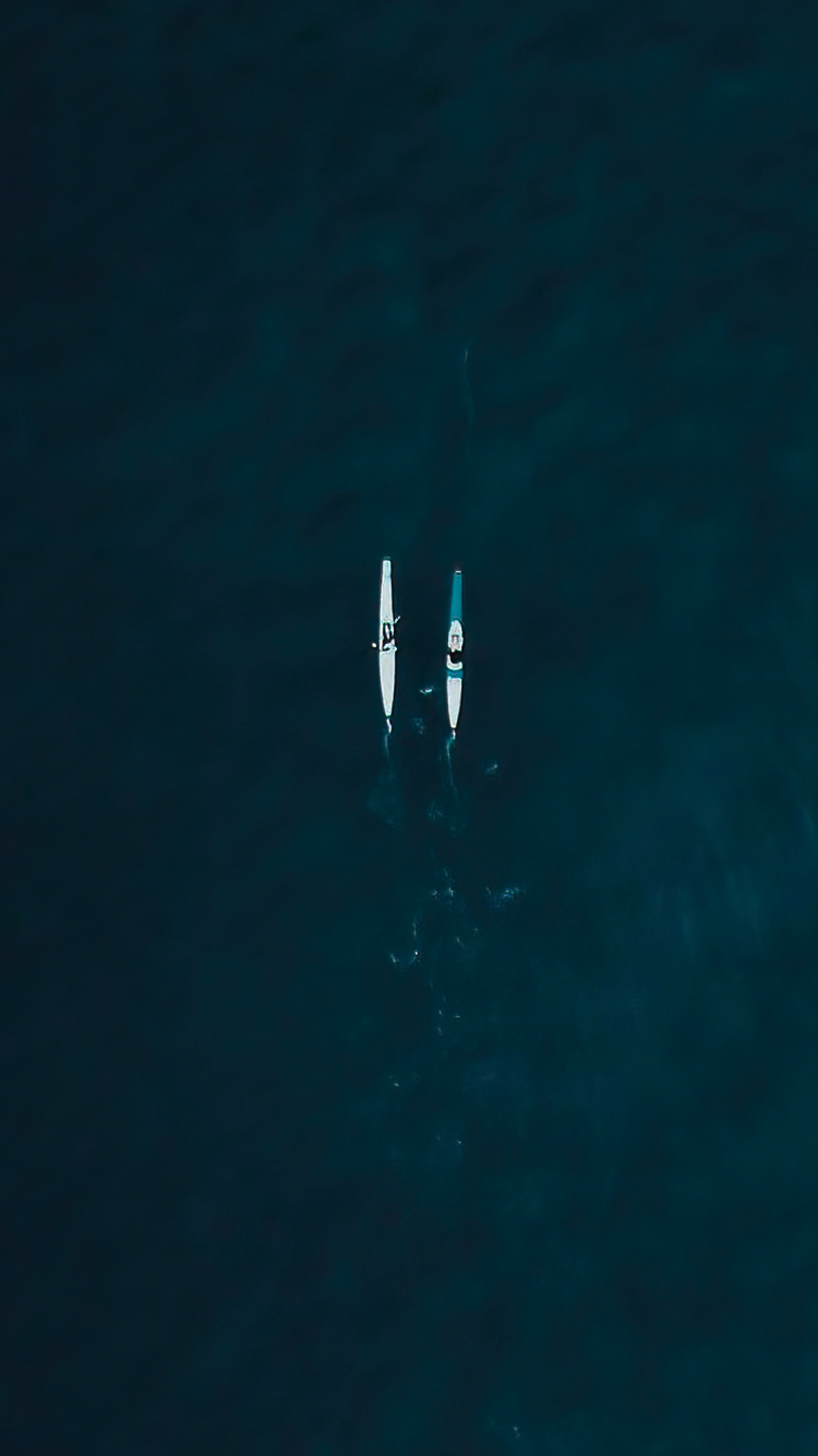 Wasser, Blau, Wasserfahrzeug, Electric Blue, See. Wallpaper in 750x1334 Resolution