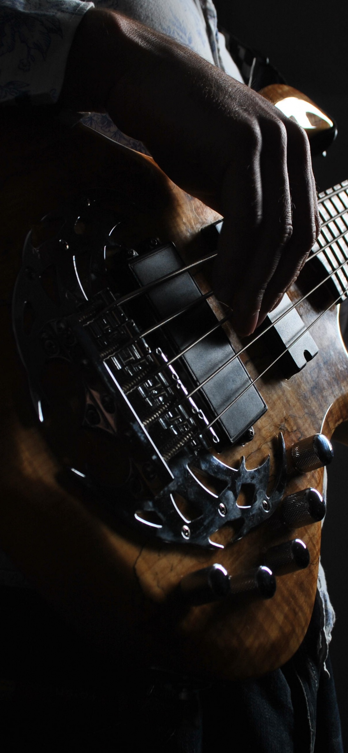 Bass, Kontrabass, Gitarre, Akustikgitarre, Gitarrist. Wallpaper in 1125x2436 Resolution