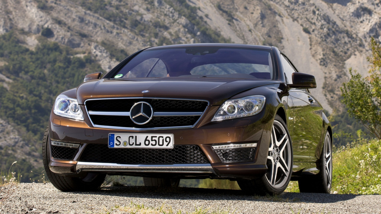 Schwarzes Audi-auto Auf Grüner Wiese Tagsüber. Wallpaper in 1280x720 Resolution