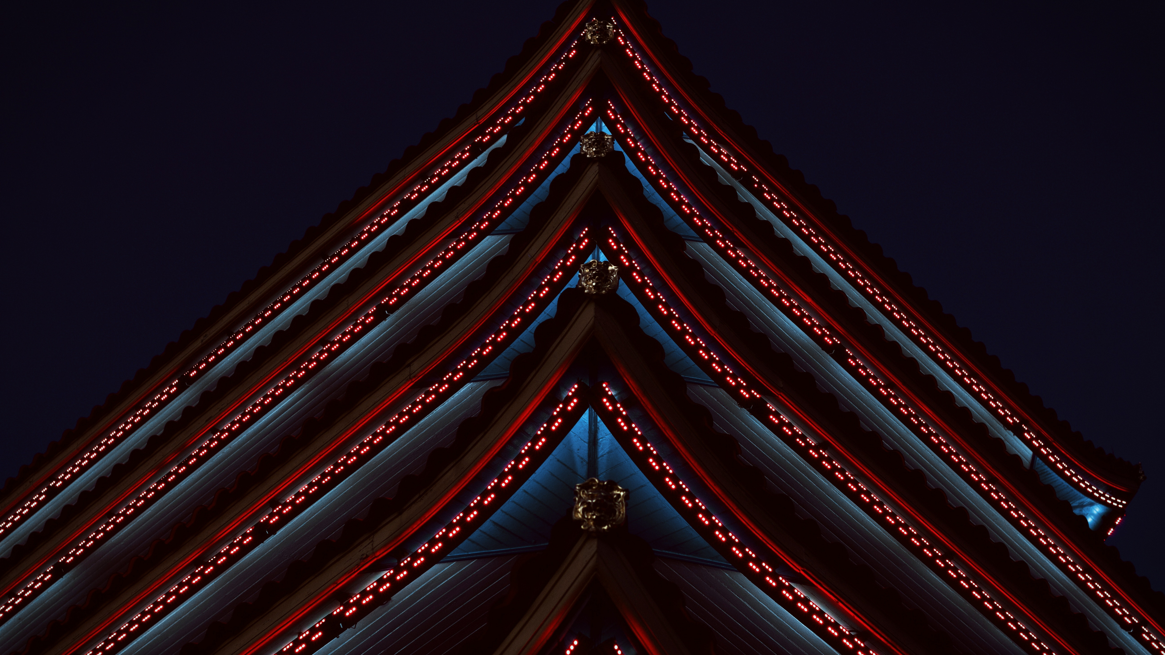 Red and Gold Colored Roof. Wallpaper in 3840x2160 Resolution