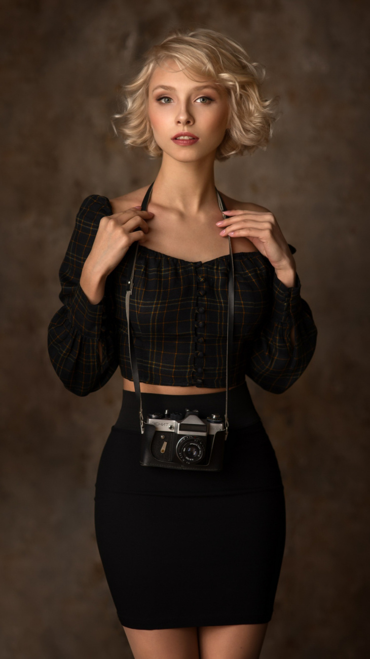 Model, Haar, Gesicht, Kopf, Lippe. Wallpaper in 750x1334 Resolution