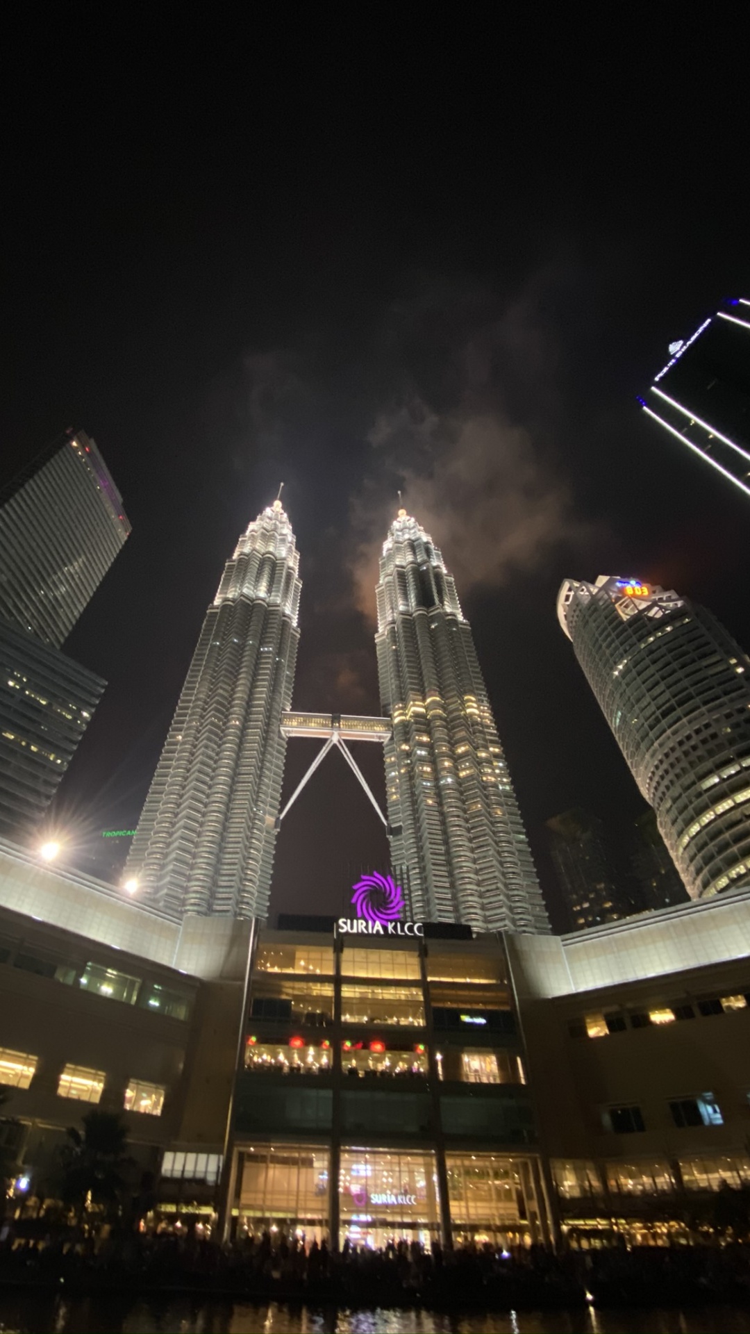 Petronas Towers, Kuala Lumpur, Malaysia, Skyscraper, Tower Block. Wallpaper in 1080x1920 Resolution