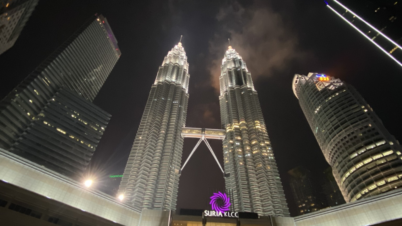 Petronas Towers, Kuala Lumpur, Malaysien, Wolkenkratzer, Tower Block. Wallpaper in 1280x720 Resolution