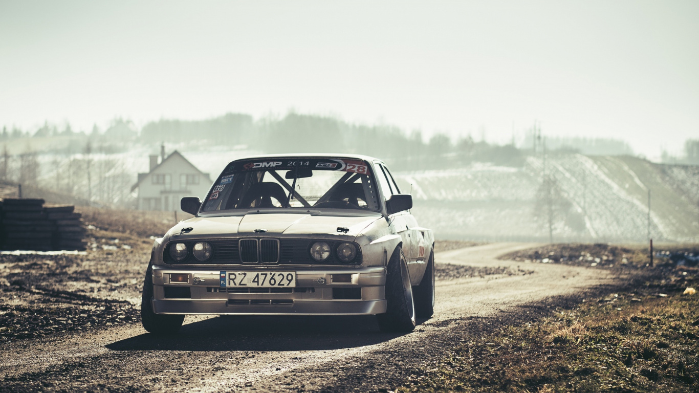 Bmw m 3 Blanco en Camino de Tierra. Wallpaper in 1366x768 Resolution
