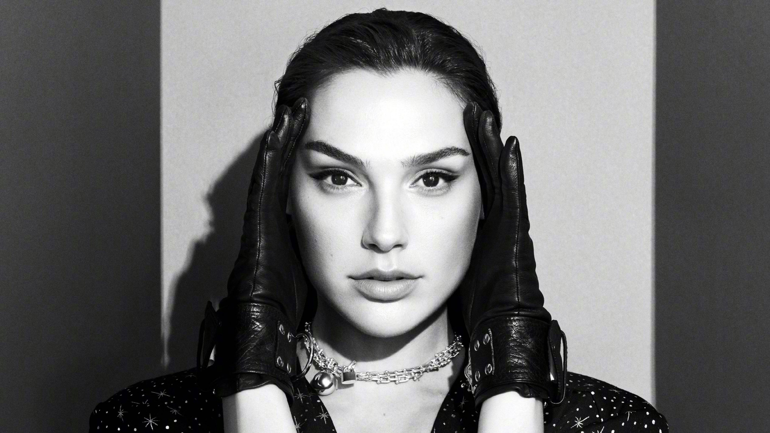 Gal Gadot Handschuhe, Gal Gadot, Wonder Woman, Diana Prince, Gesicht. Wallpaper in 2560x1440 Resolution