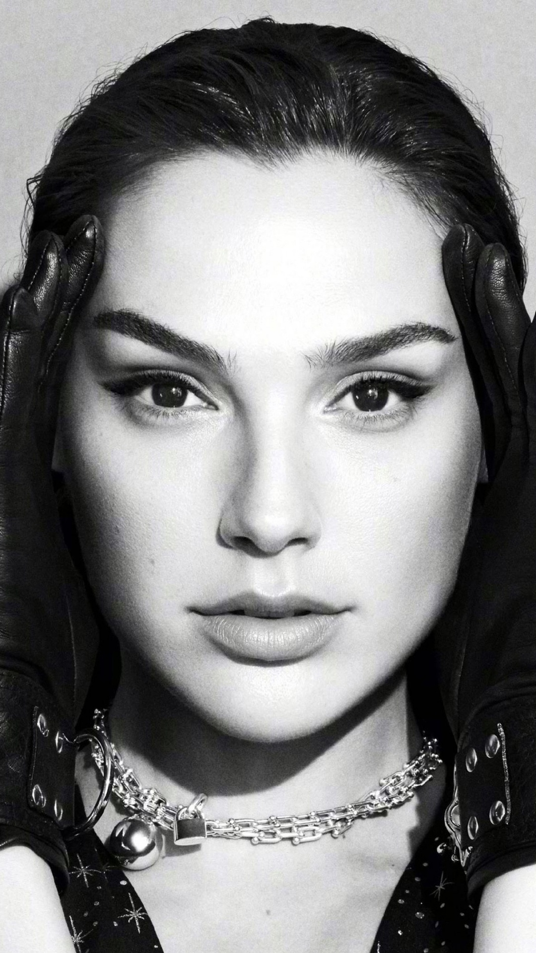 Gal Gadot手套, Gal朵, 难怪女人, 眉毛, 黑色的 壁纸 1080x1920 允许