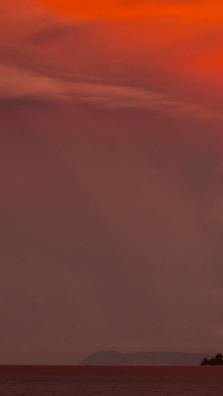 Body of Water Under Cloudy Sky During Daytime. Wallpaper in 750x1334 Resolution