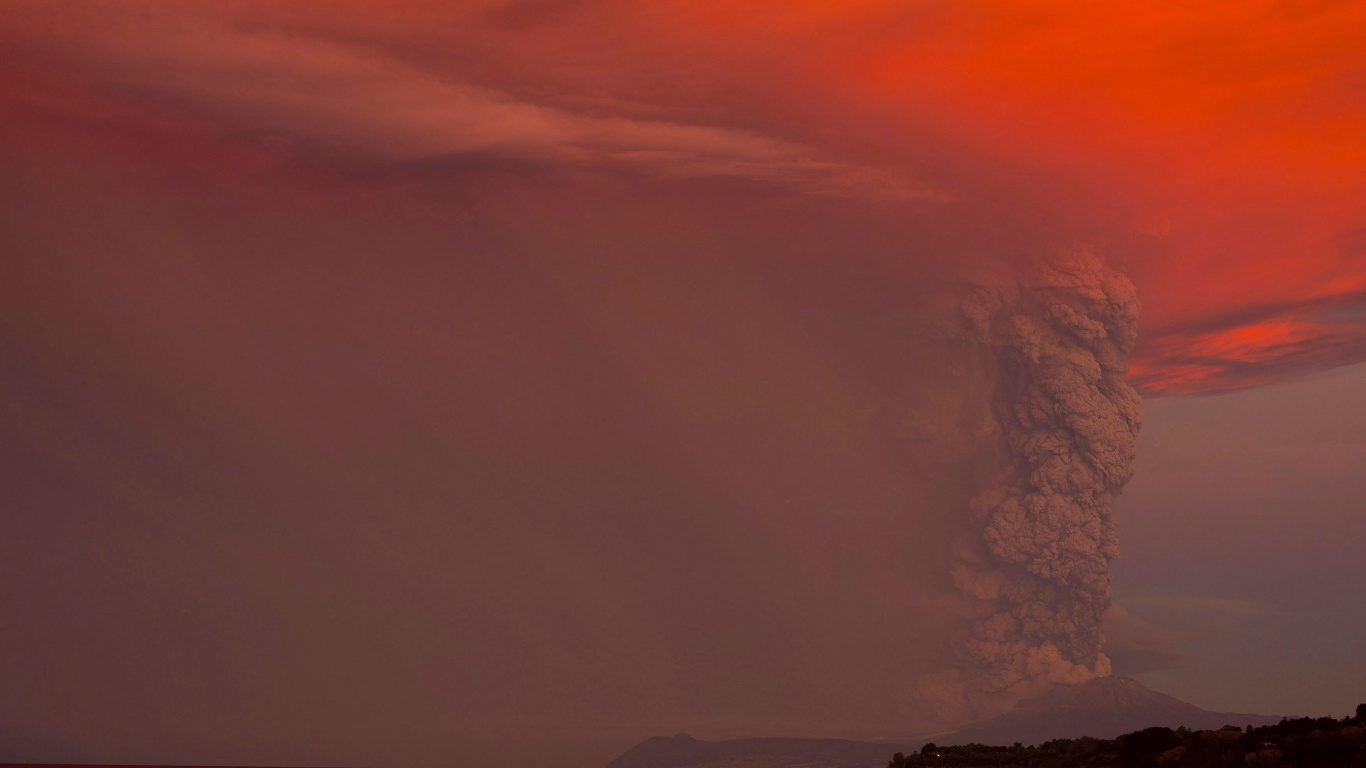 Plan D'eau Sous Ciel Nuageux Pendant la Journée. Wallpaper in 1366x768 Resolution