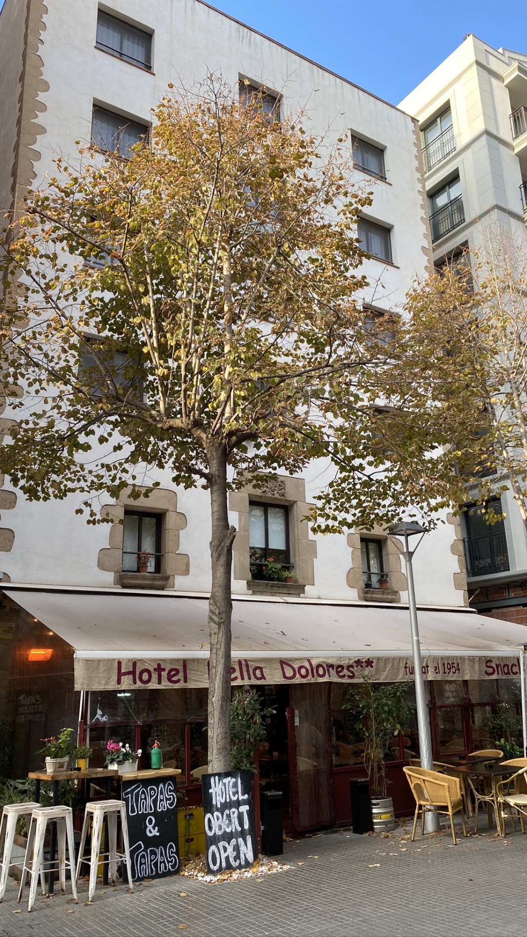 Uso Mixto, Inmueble, Edificio, Apartamento, Muebles de Exterior. Wallpaper in 1080x1920 Resolution