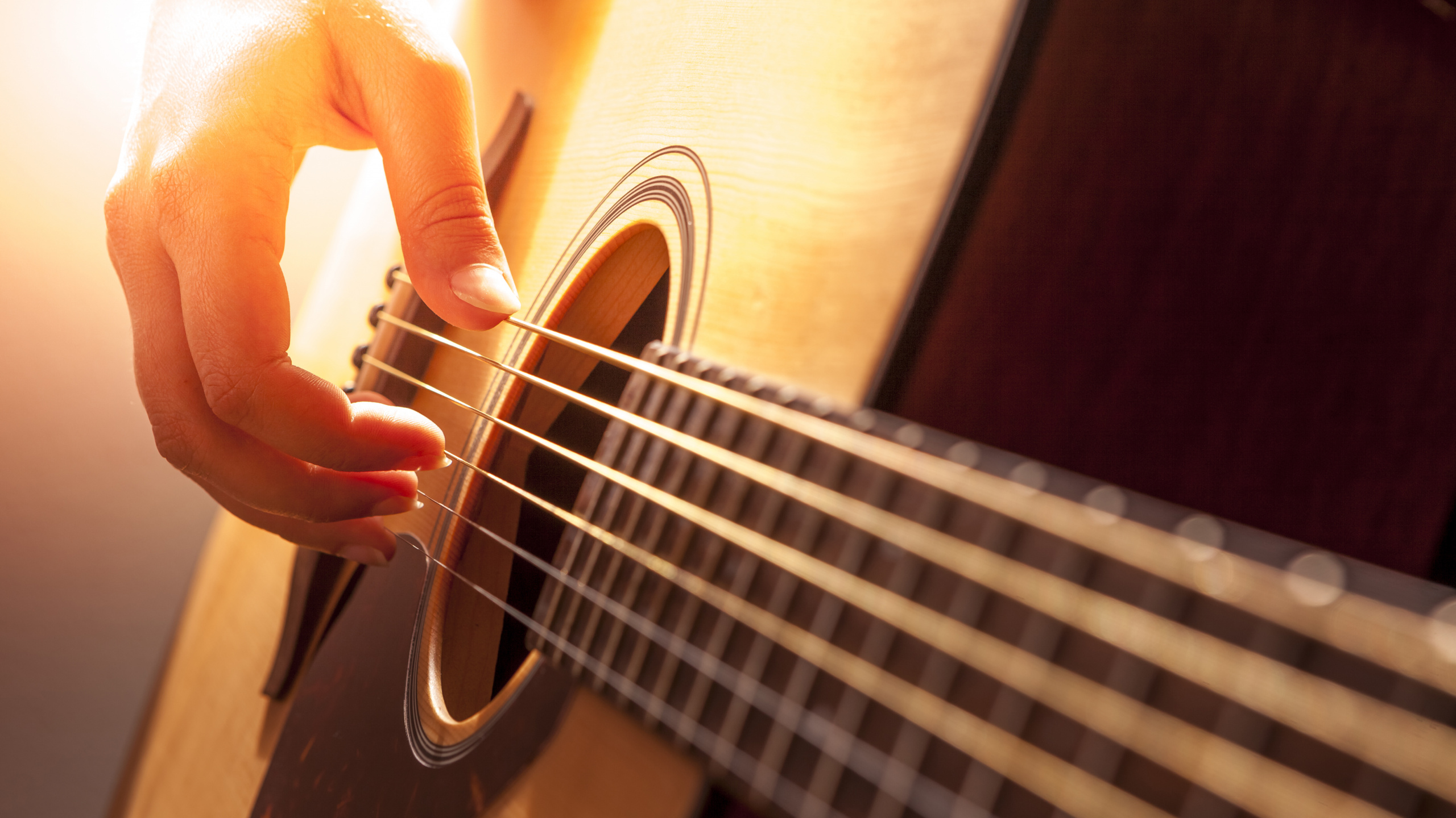 Akustikgitarre, Bass, Gezupfte Saiteninstrumente, Musik, Finger. Wallpaper in 2560x1440 Resolution