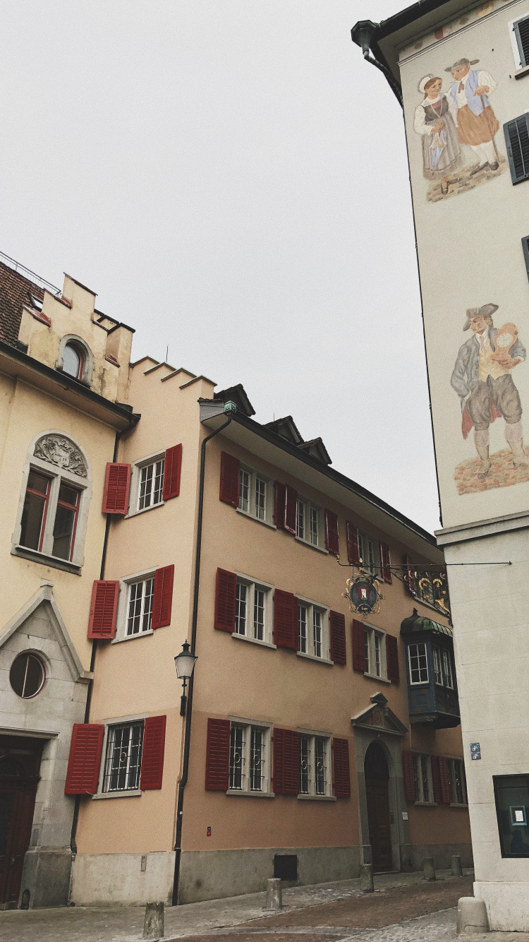 Architektur, Fenster, Fassade, Nachbarschaft, Stadt. Wallpaper in 750x1334 Resolution