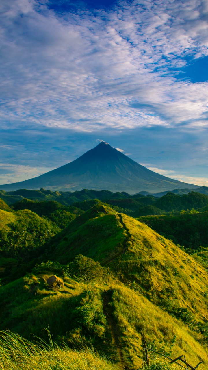 Mountain, Hill, Cloud, Ecoregion, People in Nature. Wallpaper in 720x1280 Resolution