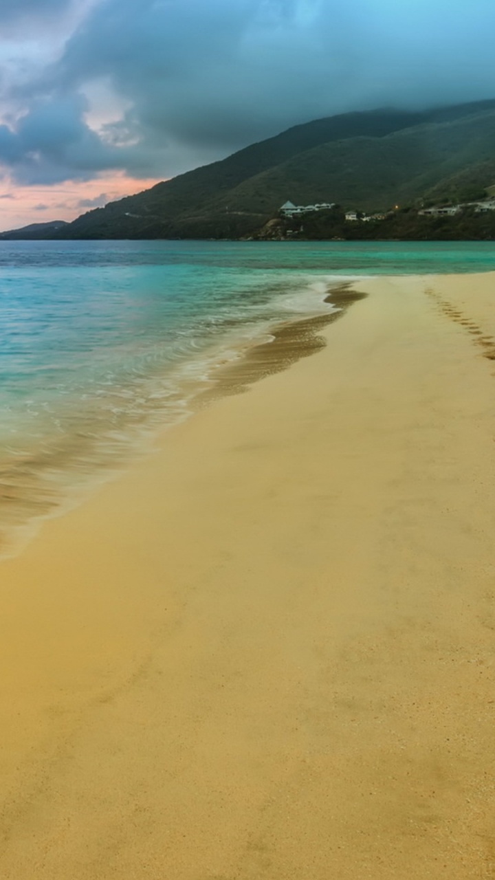 Vagues de la Mer se Brisant Sur le Rivage Pendant la Journée. Wallpaper in 720x1280 Resolution