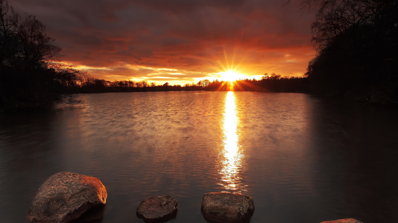 Body of Water During Sunset. Wallpaper in 1366x768 Resolution