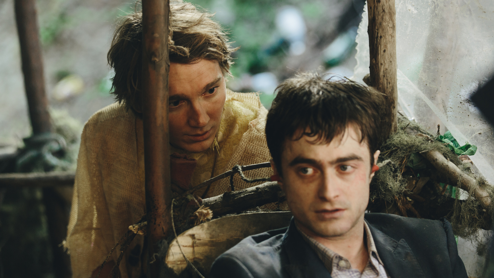 Mann in Schwarzem Hemd Mit Knöpfen Neben Mann in Schwarzer Lederjacke. Wallpaper in 1920x1080 Resolution