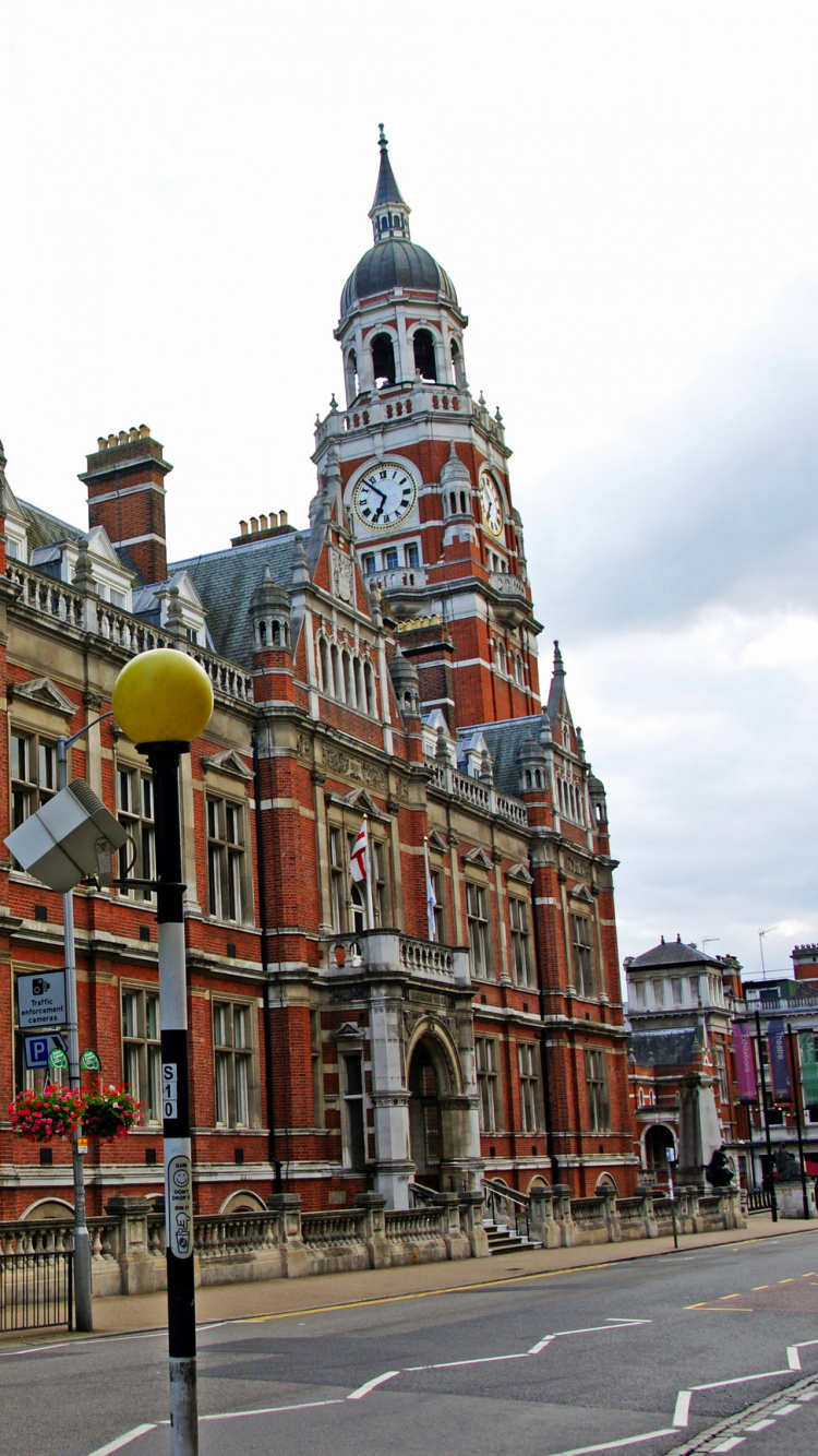 Brown and White Concrete Building During Daytime. Wallpaper in 750x1334 Resolution