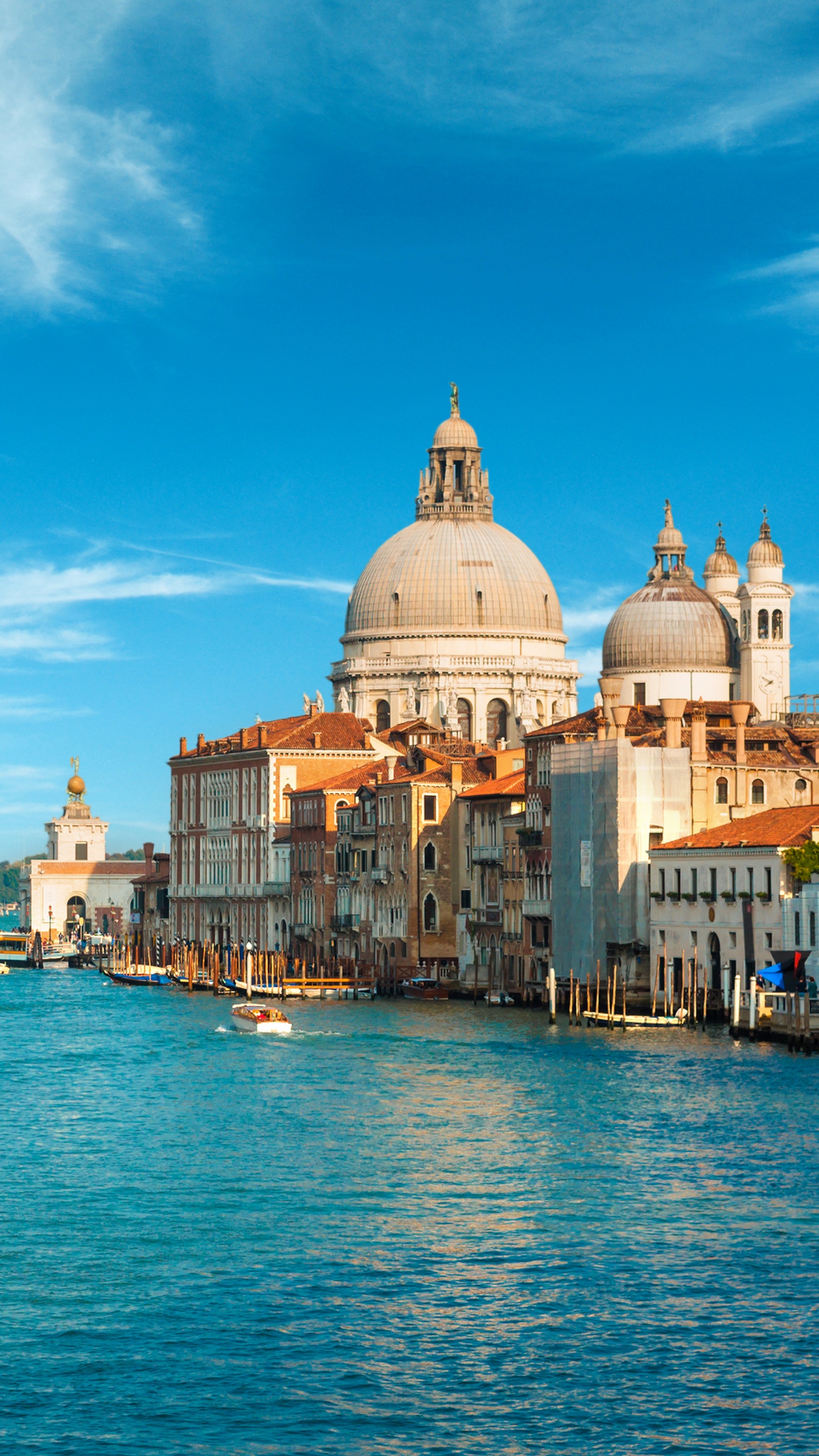 Body of Water Between Buildings Under Blue Sky During Daytime. Wallpaper in 1440x2560 Resolution