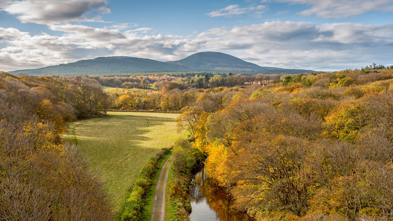 Green Grass Field Near River Under Blue Sky During Daytime. Wallpaper in 1366x768 Resolution