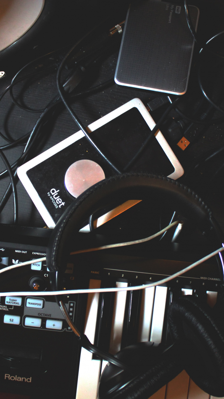 Musik-Produzent, Tonstudio, Musiker, Musikbranche, Elektronisches Instrument. Wallpaper in 750x1334 Resolution