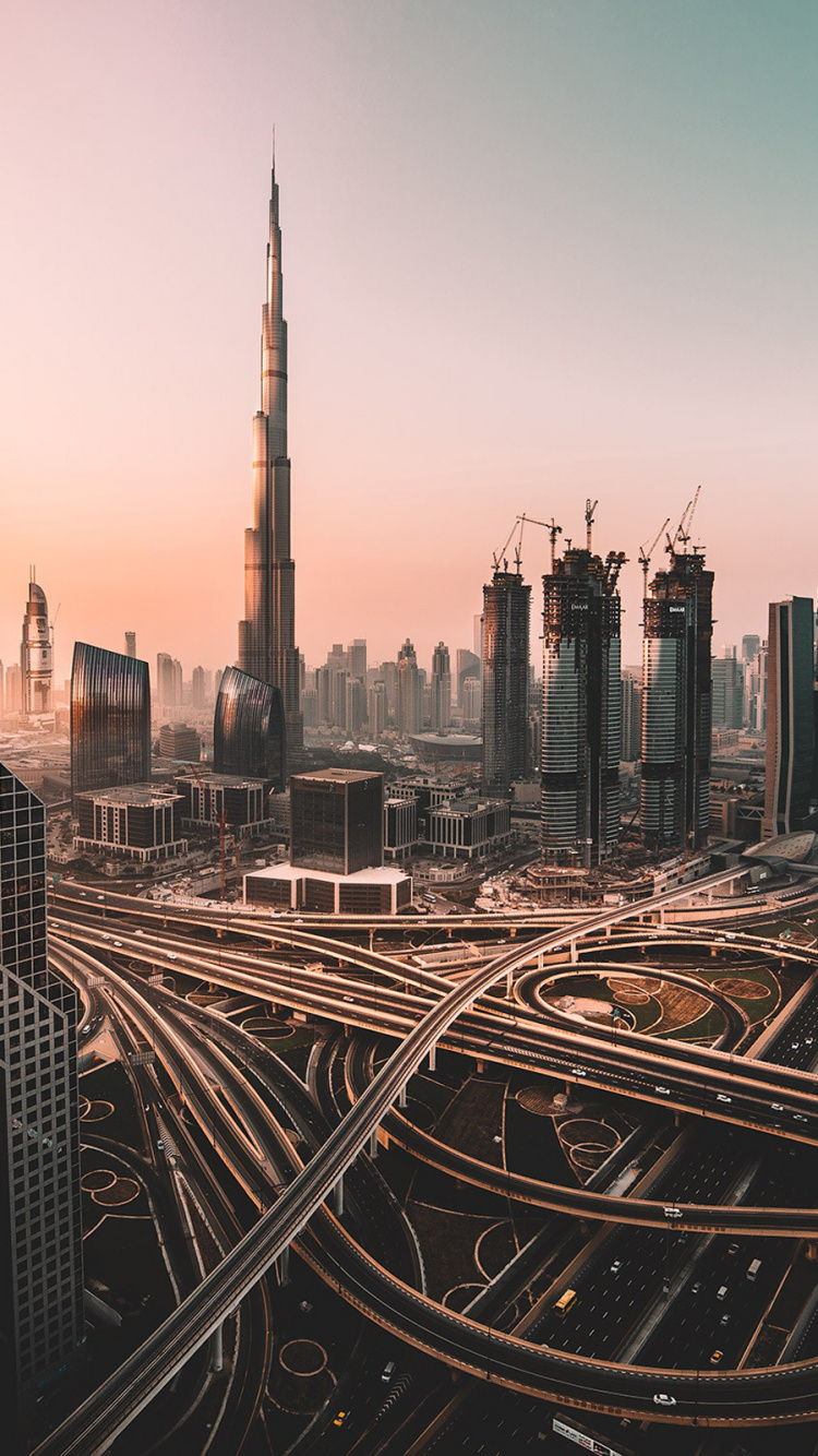 Stadtgebäude Unter Grauem Himmel Tagsüber. Wallpaper in 750x1334 Resolution