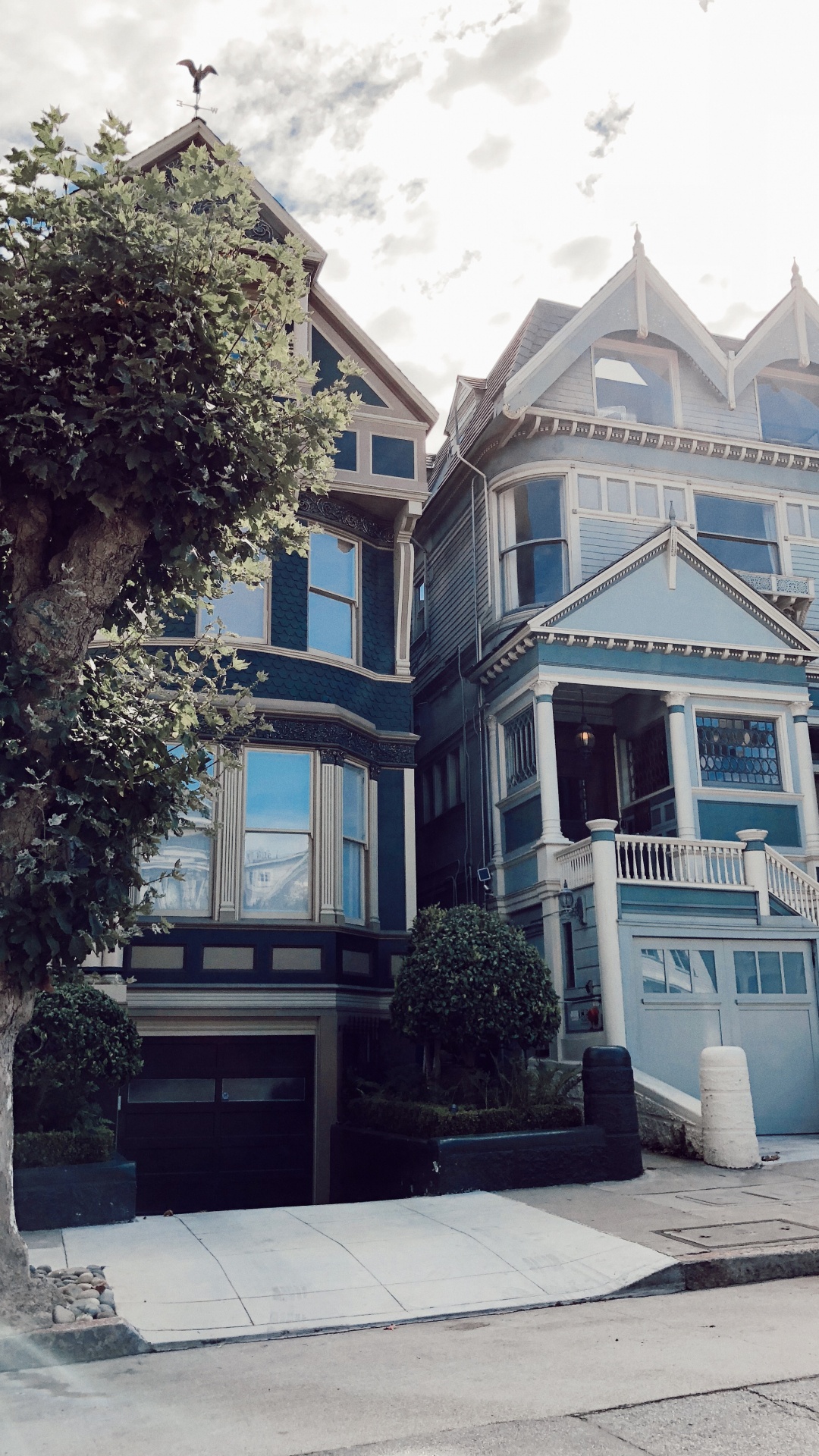 House, Clothing, Neighbourhood, Building, Town. Wallpaper in 1080x1920 Resolution