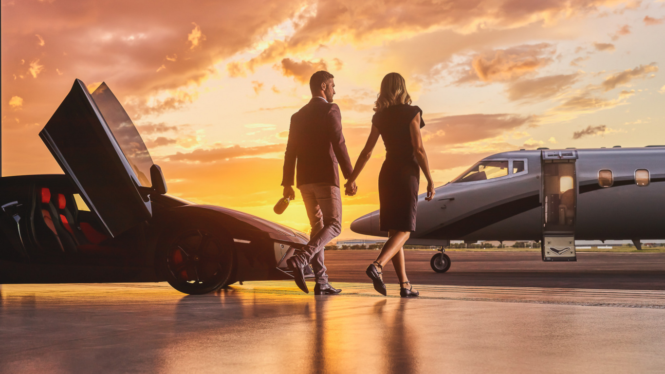 2 Femmes Debout à Côté D'un Avion Noir et Blanc au Coucher du Soleil. Wallpaper in 1366x768 Resolution