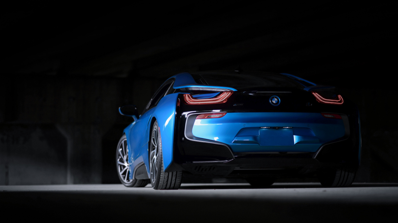 Blue Porsche 911 Parked in a Parking Lot. Wallpaper in 1366x768 Resolution