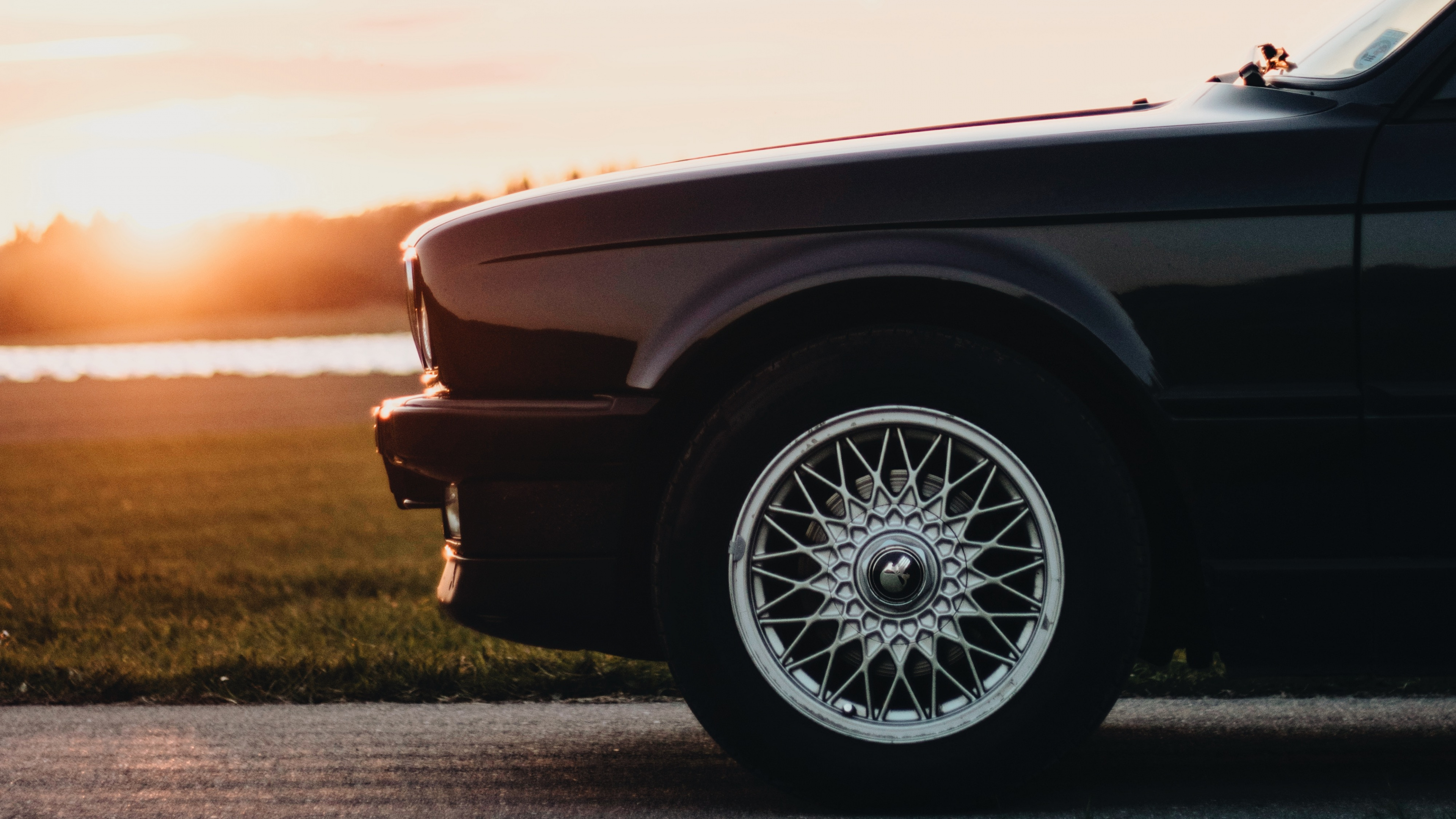 Black Car on Brown Field During Daytime. Wallpaper in 3840x2160 Resolution