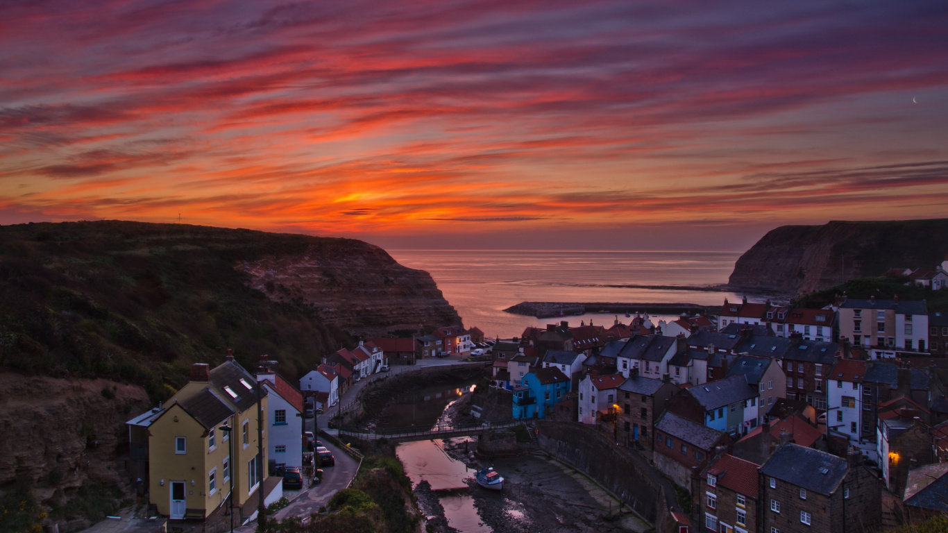 Vue Aérienne de la Ville au Coucher du Soleil. Wallpaper in 1366x768 Resolution