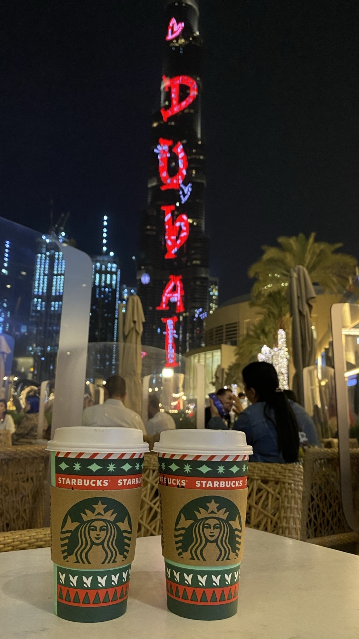 Dubaï, Burj Khalifa, Nouveau Logo Starbucks 2011, Bouteille, Nuit. Wallpaper in 720x1280 Resolution
