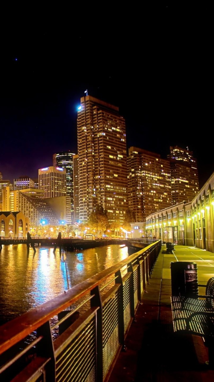 Horizon de la Ville Pendant la Nuit. Wallpaper in 720x1280 Resolution