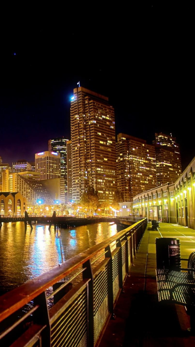 Horizon de la Ville Pendant la Nuit. Wallpaper in 750x1334 Resolution