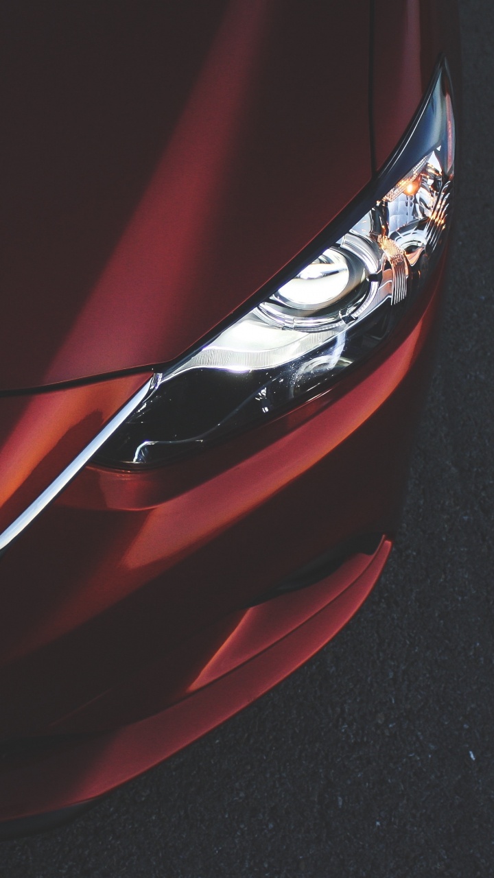 Coche Rojo Con Luz Blanca y Azul. Wallpaper in 720x1280 Resolution