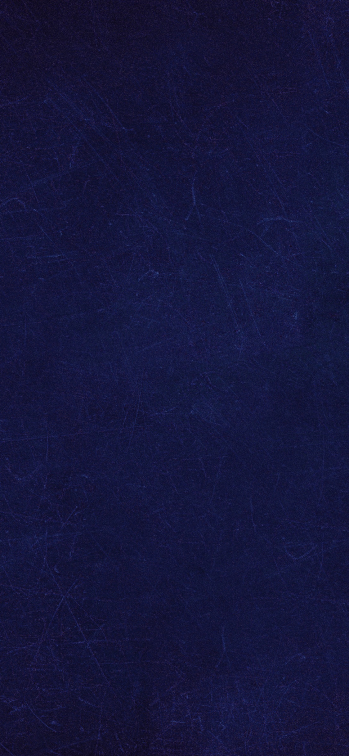 Lila Textil Auf Weißem Textil. Wallpaper in 1125x2436 Resolution