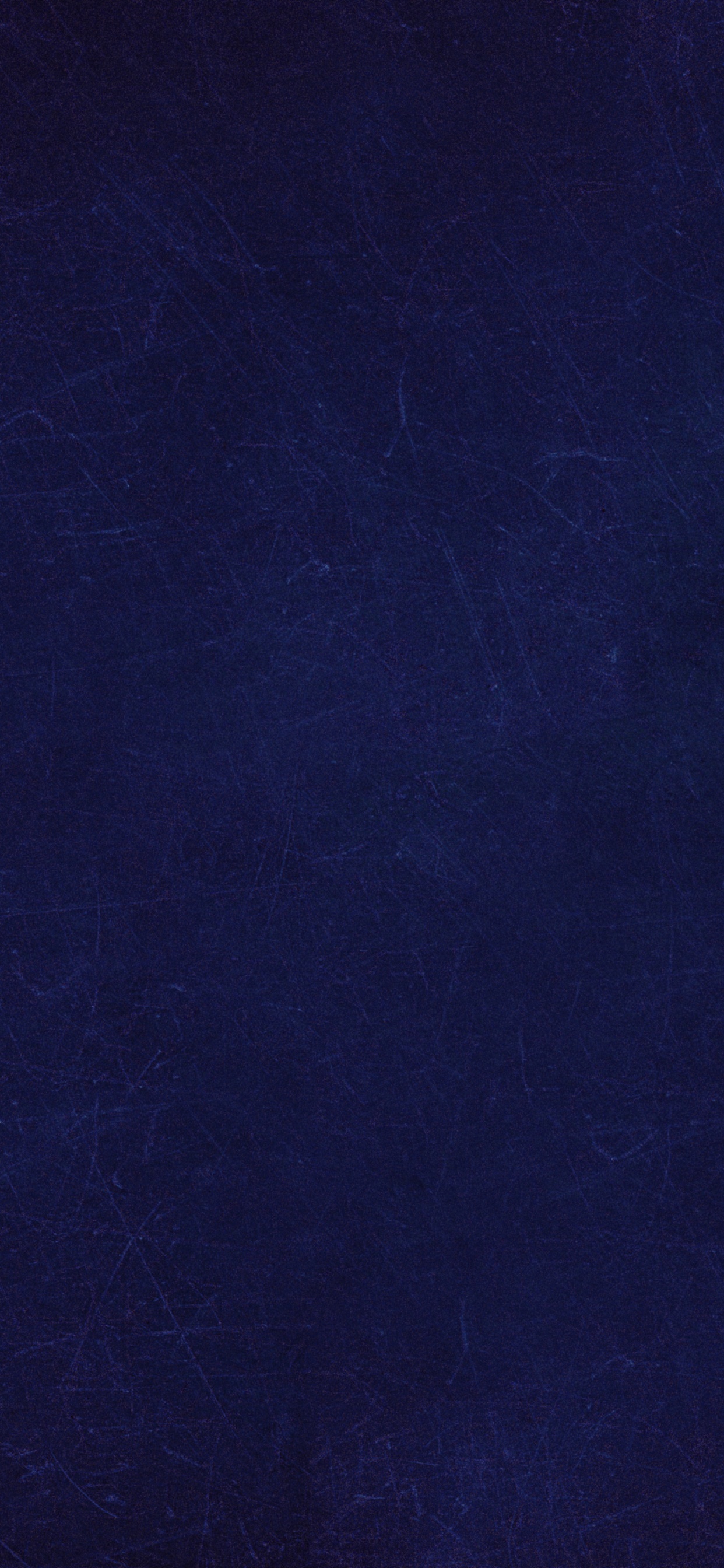 Lila Textil Auf Weißem Textil. Wallpaper in 1242x2688 Resolution