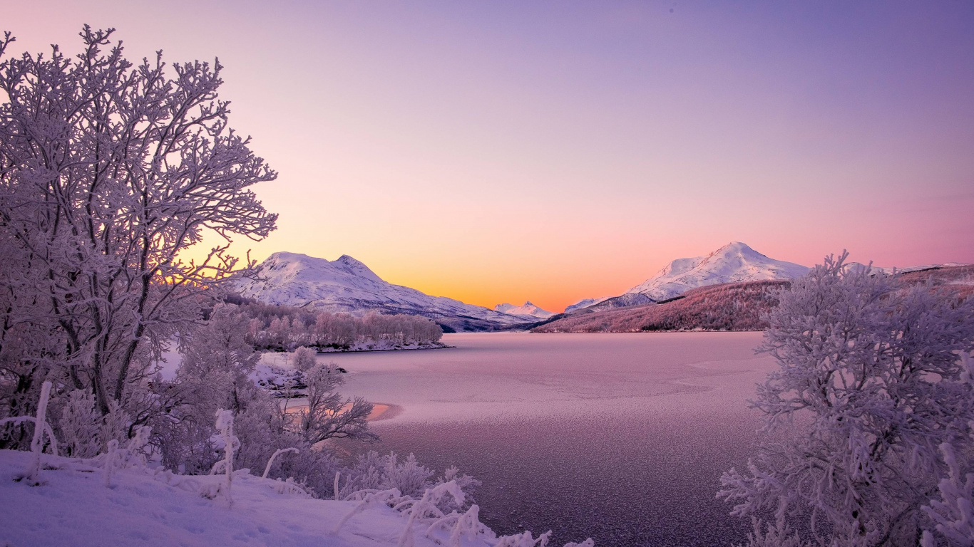 Snow Covered Mountain Near Body of Water During Daytime. Wallpaper in 1366x768 Resolution