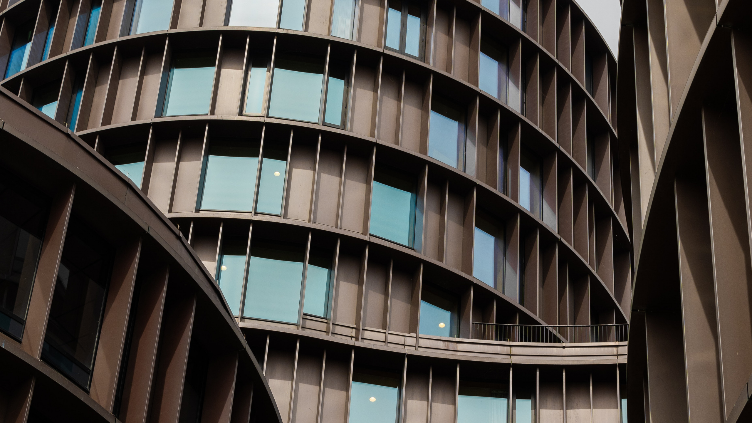 Starbucks, Edificio, Condominio, el Diseño Urbano, Torre de Bloques. Wallpaper in 2560x1440 Resolution