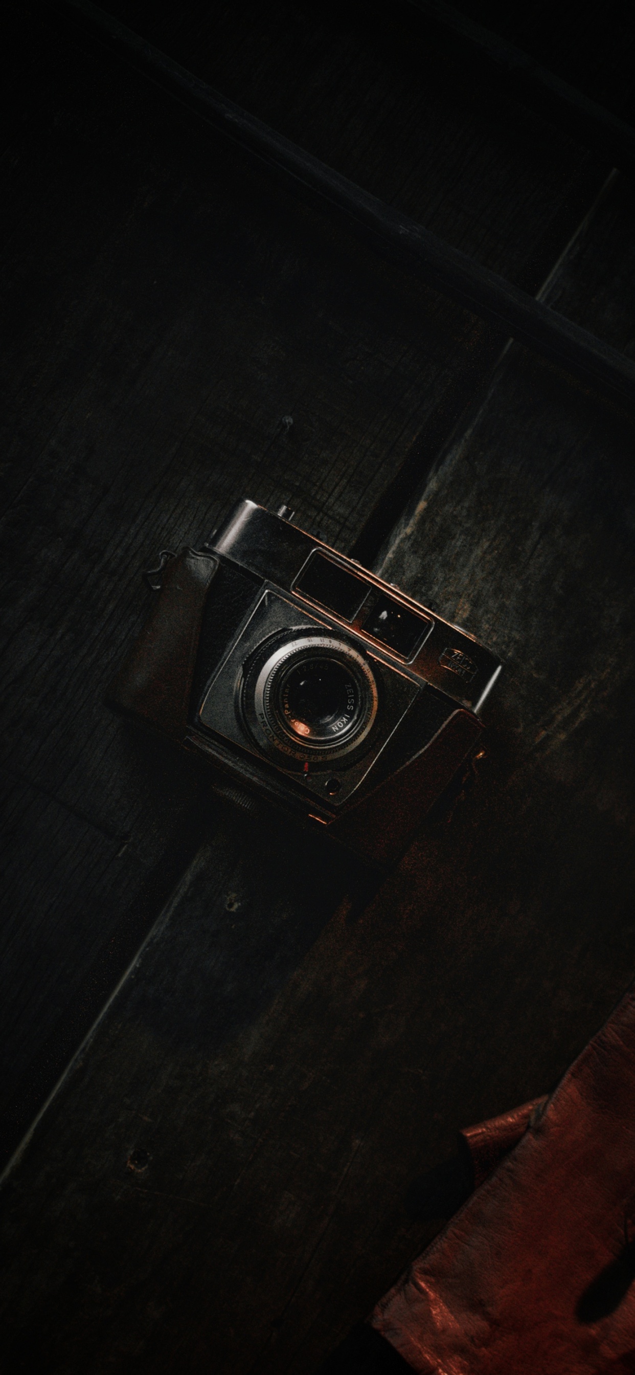 Obscurité, Brown, Caméra, Lentille de la Caméra, Accessoires Pour Appareil Photo. Wallpaper in 1242x2688 Resolution