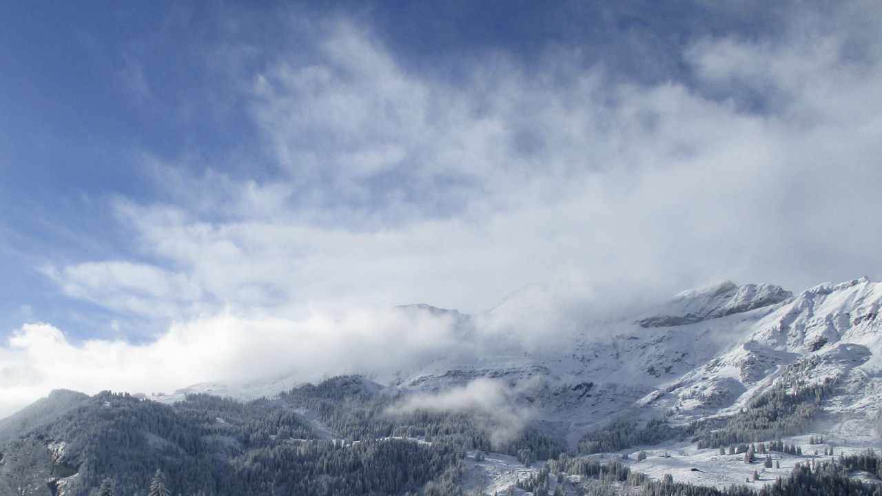 Schneebedeckte Berge Unter Bewölktem Himmel Tagsüber. Wallpaper in 1280x720 Resolution