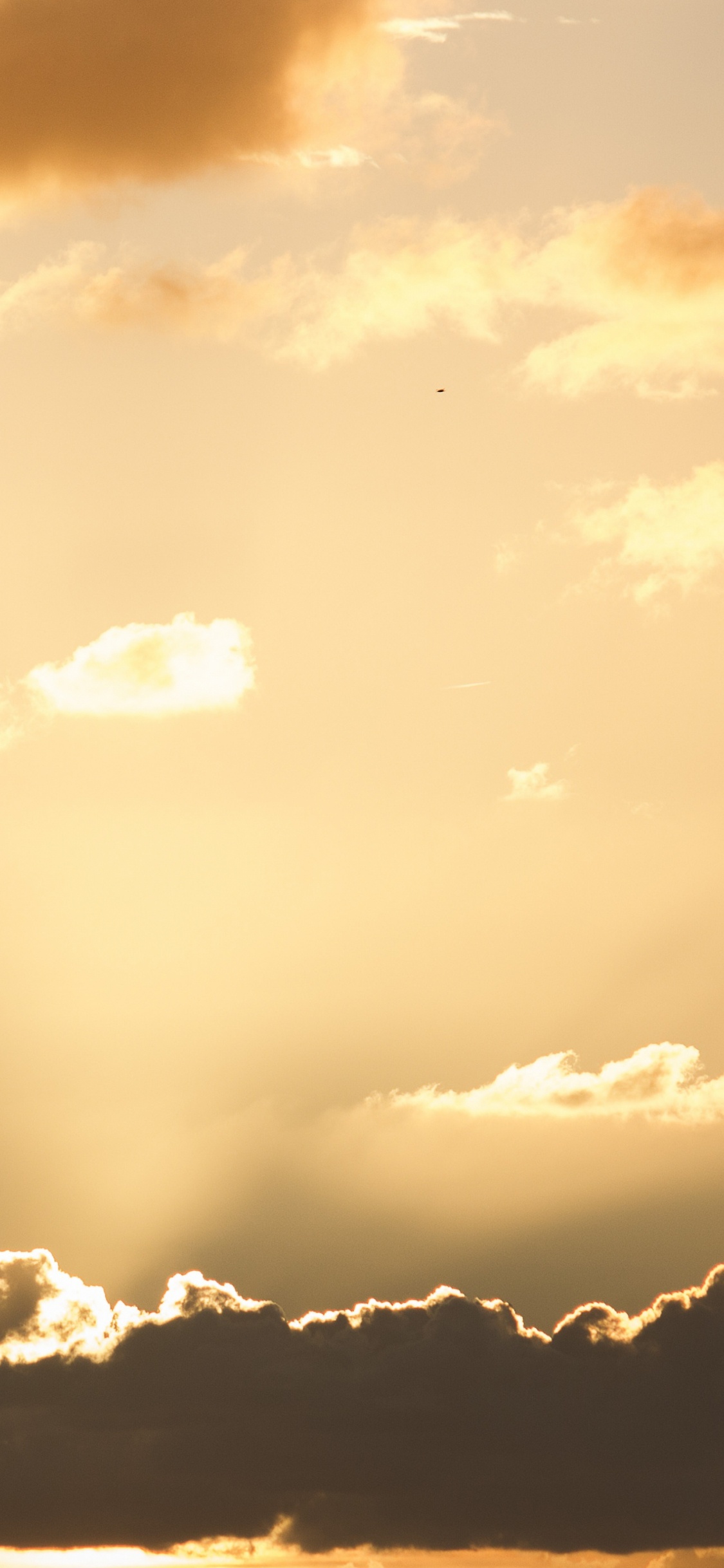 Wolken Und Himmel Bei Sonnenuntergang. Wallpaper in 1125x2436 Resolution