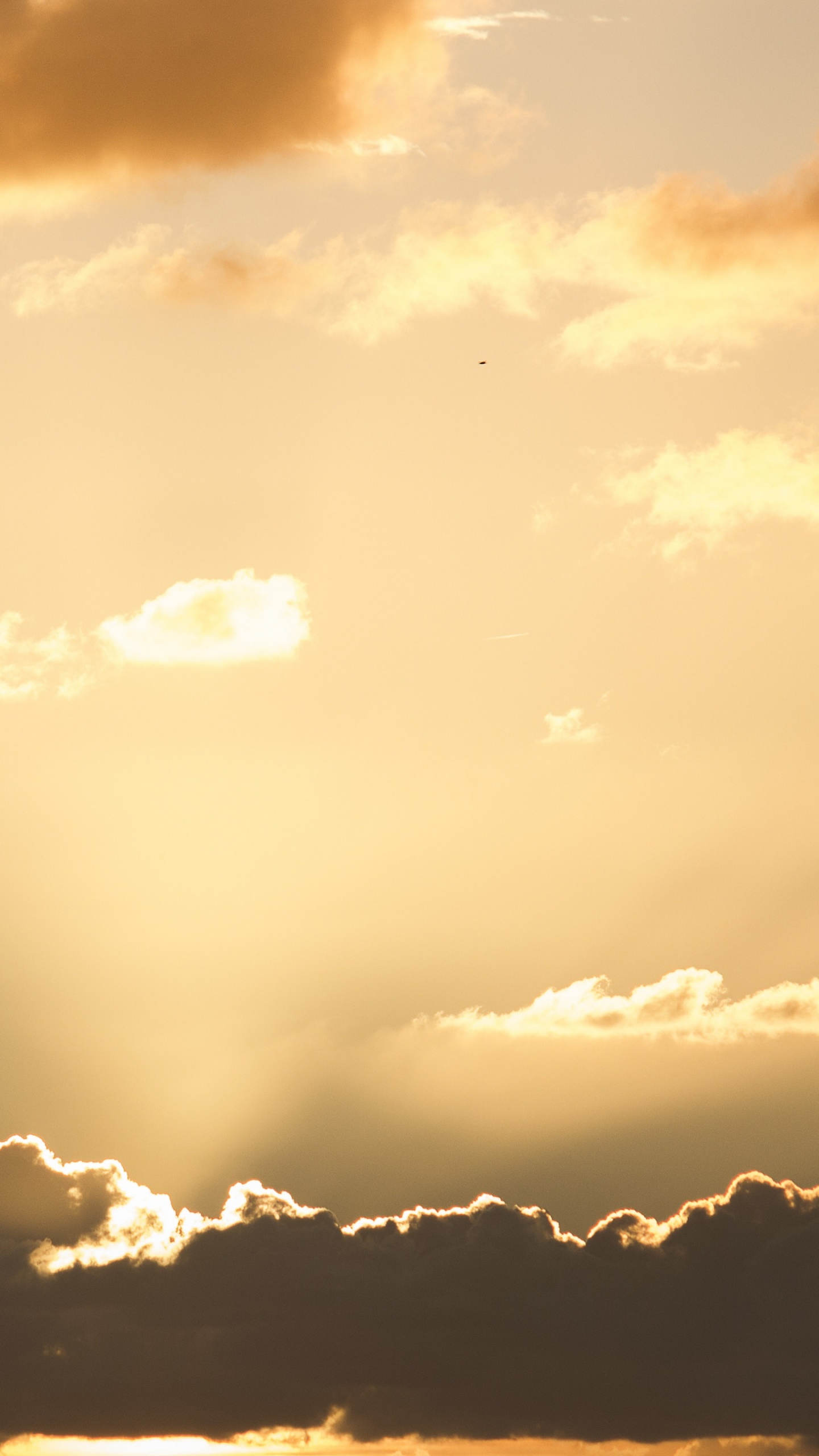 Wolken Und Himmel Bei Sonnenuntergang. Wallpaper in 1440x2560 Resolution