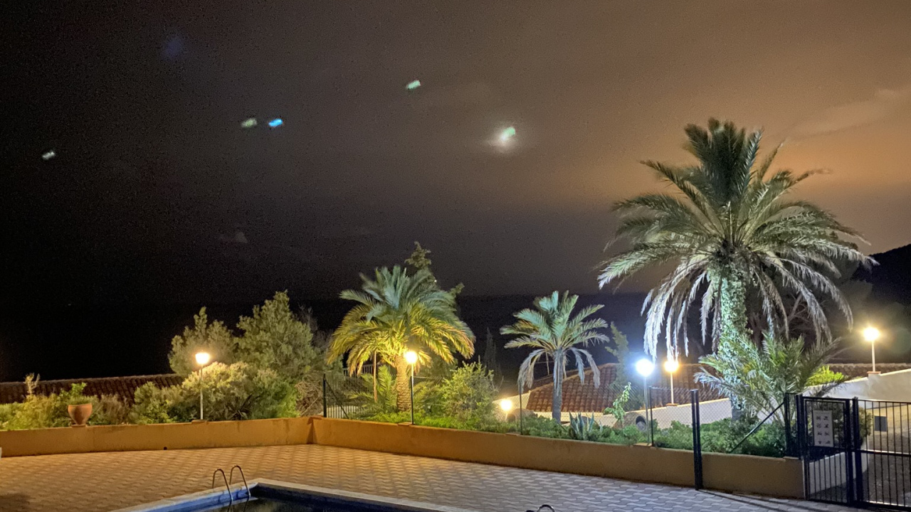 Agua, Piscina, Palmera, la Iluminación Del Paisaje, Inmueble. Wallpaper in 1280x720 Resolution