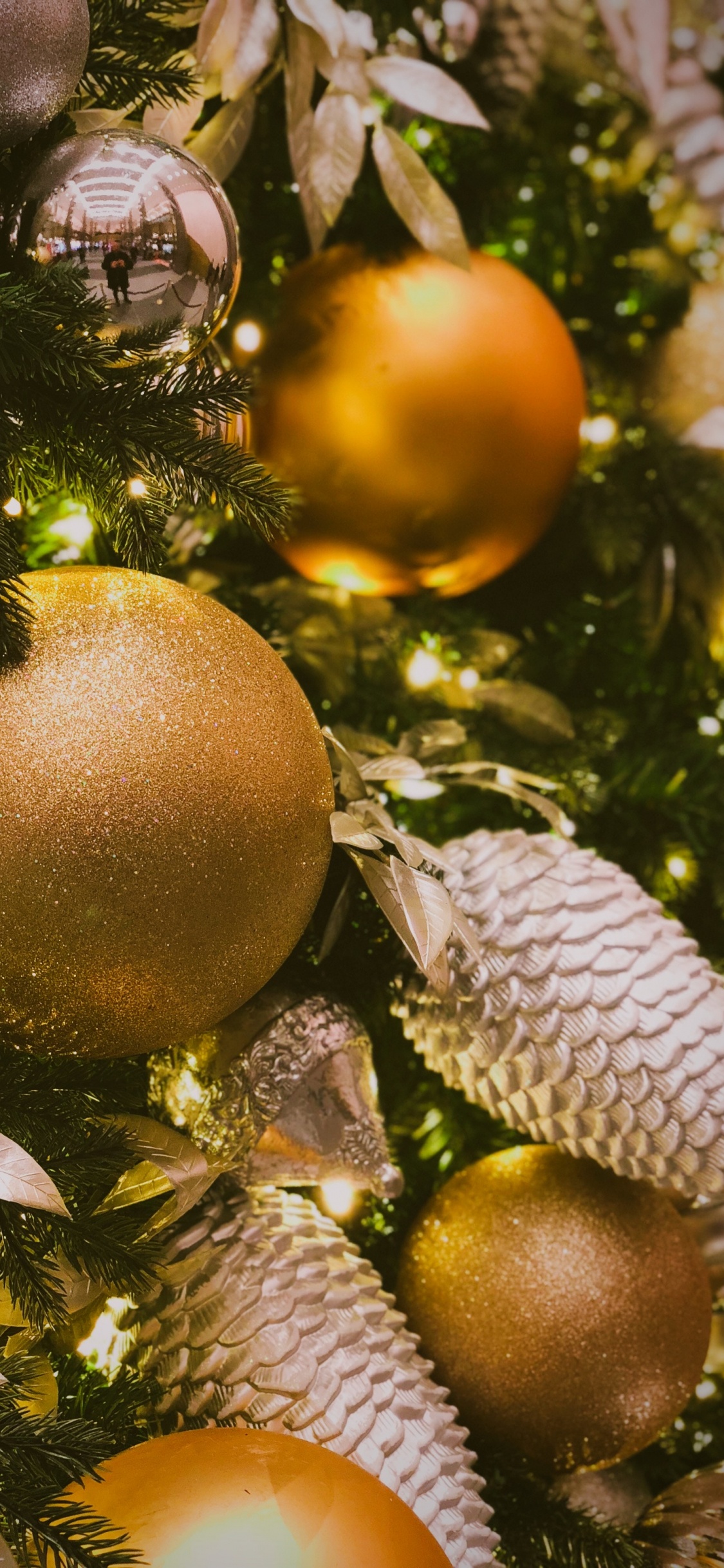 Weihnachten, Christmas Ornament, Weihnachtsbaum, Weihnachtsdekoration, Weihnachtsmann. Wallpaper in 1125x2436 Resolution