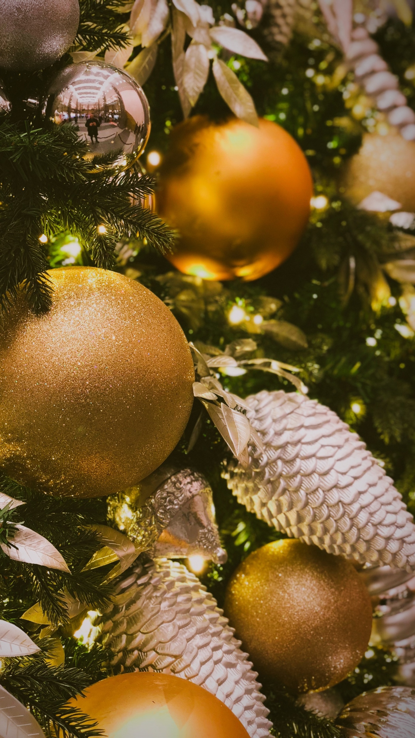 Christmas Day, Christmas Ornament, Christmas Tree, Christmas Decoration, Santa Claus. Wallpaper in 1440x2560 Resolution