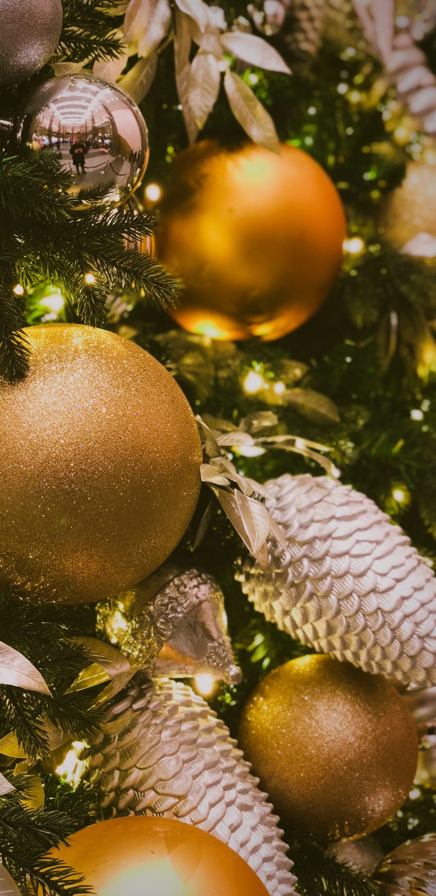 Christmas Day, Christmas Ornament, Christmas Tree, Christmas Decoration, Santa Claus. Wallpaper in 1440x2960 Resolution