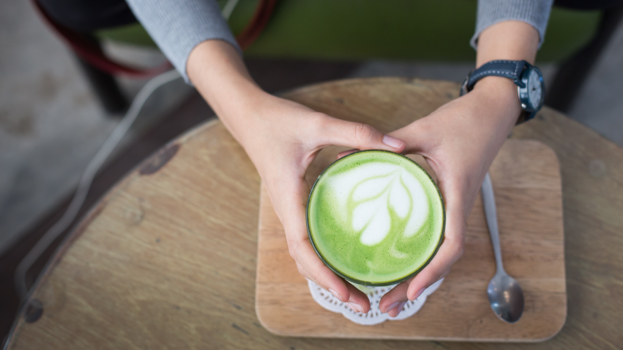 拿铁咖啡, 绿茶, 绿色的, 手, 食品 壁纸 1280x720 允许