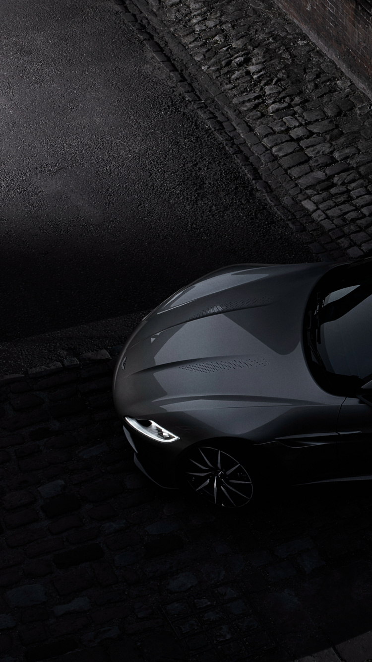 Porsche 911 Argent Garée Sur Route. Wallpaper in 750x1334 Resolution